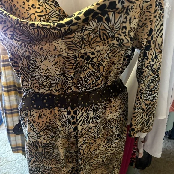 Lilly Pulitzer “Take me to the Wild,” V-Neck Dress medium - Picture 3 of 8